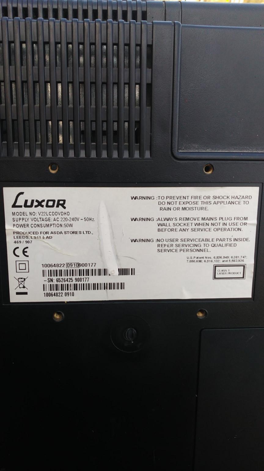 49 DVDs small tv with built in dvd player in N8 Haringey für £ 20,00