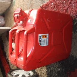 hi im selling a clarke fuel can never used selling cheap bargain wont b ere long