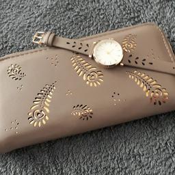 Armbanduhr und Geldtasche in taupe mit Golddecor