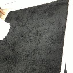 Schwarzer Teppich aus dem Ikea Zustand ok siehe Bilder
Hochflor ca 3 cm

Größe
136cm auf 196cm

Nichtraucherhaushalt