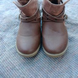 childrens size 9 boots. great condition.