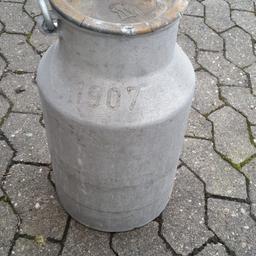 Garagenräumung:
Verkaufe hier eine antike Milchkanne von 1907
Bietet mir einfach mal ein Preis an