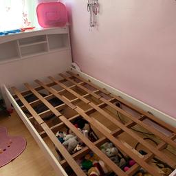Good solid bed. Nothing wrong with it just bought bunk beds so getting rid. Pick up only. 