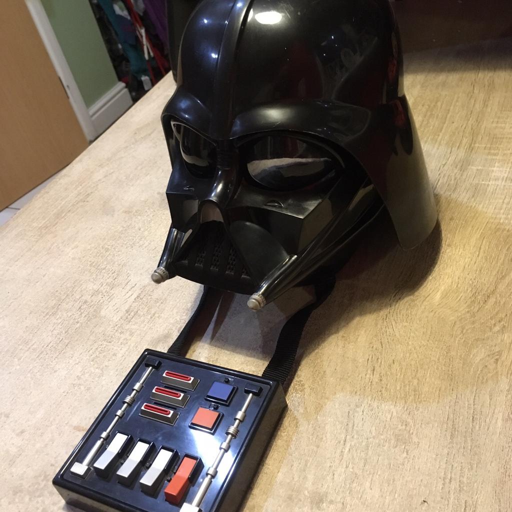2004 hasbro darth vader helmet in great condition changes sound of your voice and has his usual sayings plus the breathing great for those Star Wars fanatics grab a bargain cash on collection