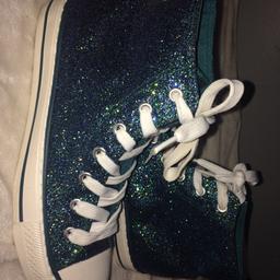 Size 6, blue sparkly high top trainers
Never worn, still have stickers on bottom
Pick up only