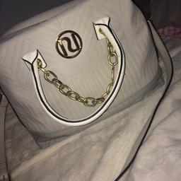 Grey river island bag
Used a few times, good condition
Asking £15-20