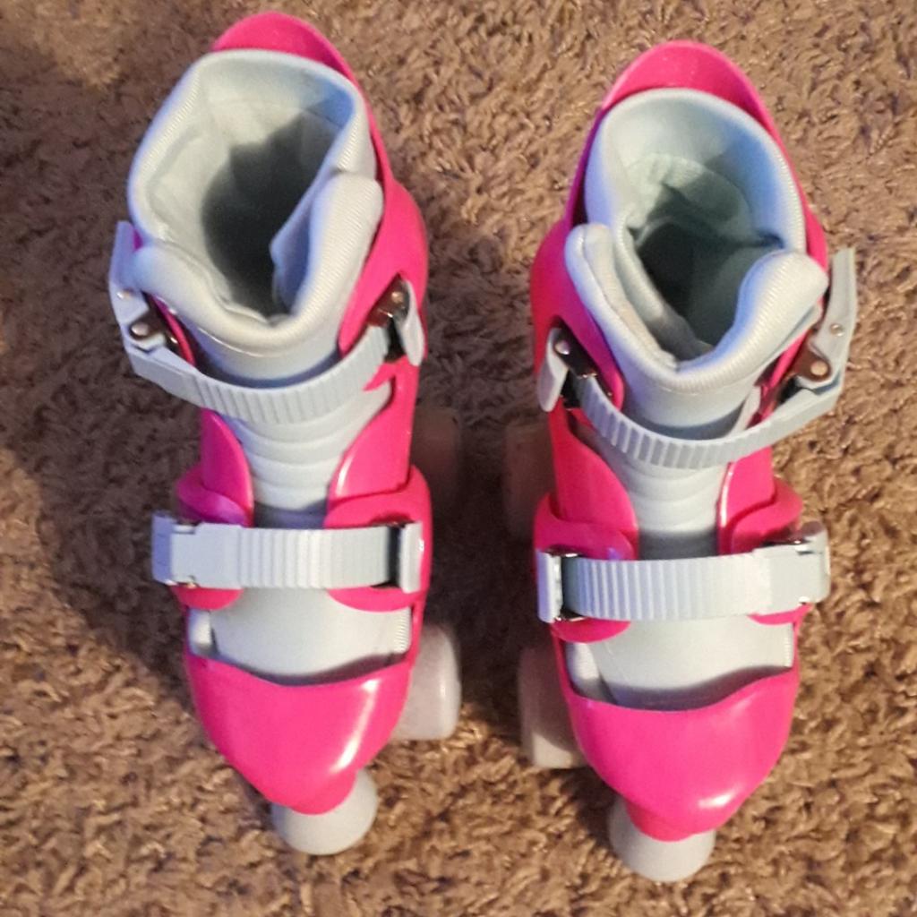 Pink and blue little girl roller skates
Easily adjustable to fit shoe size
J13-2 can fit a little girl age 5 to 6 yr old
been worn a couple of times but still in good condition..⛸⛸