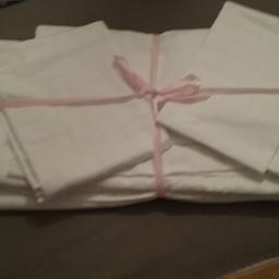 Complete set white cotton king size bedding.
Kingsize quilt cover, fitted bottom sheet and 2 pillow cases.  very good condition.