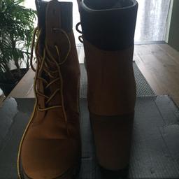 Tan suede size 4.5
Heeled ankle boots
Only worn once
Willing to except offers
