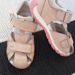 Weiß rosa Elefanten Schuhe für Mädchen, Größe 25. wurden nicht oft getragen. privat Verkauf daher keine Garantie oder Rücknahme. Versand gegen Aufpreis