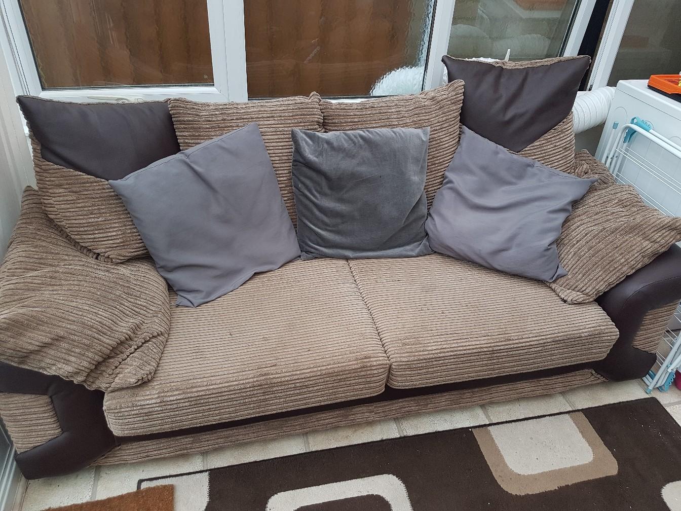 2 and 3 seater sofa in RM3 Havering für 250,00 £ zum Verkauf Shpock DE