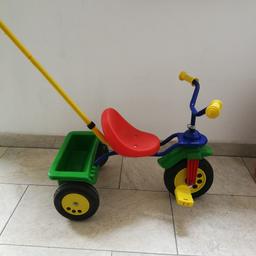 Für größere Kids ein Dreirad mit abmontierbarer Schiebestange.