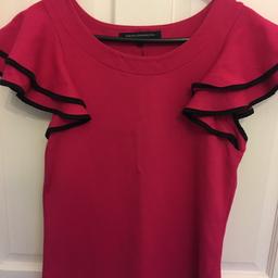 Ladies pink with black frill detailing top. Medium. French Connection.

Only worn a couple of times.

Smoke and let free house.

Collection only.