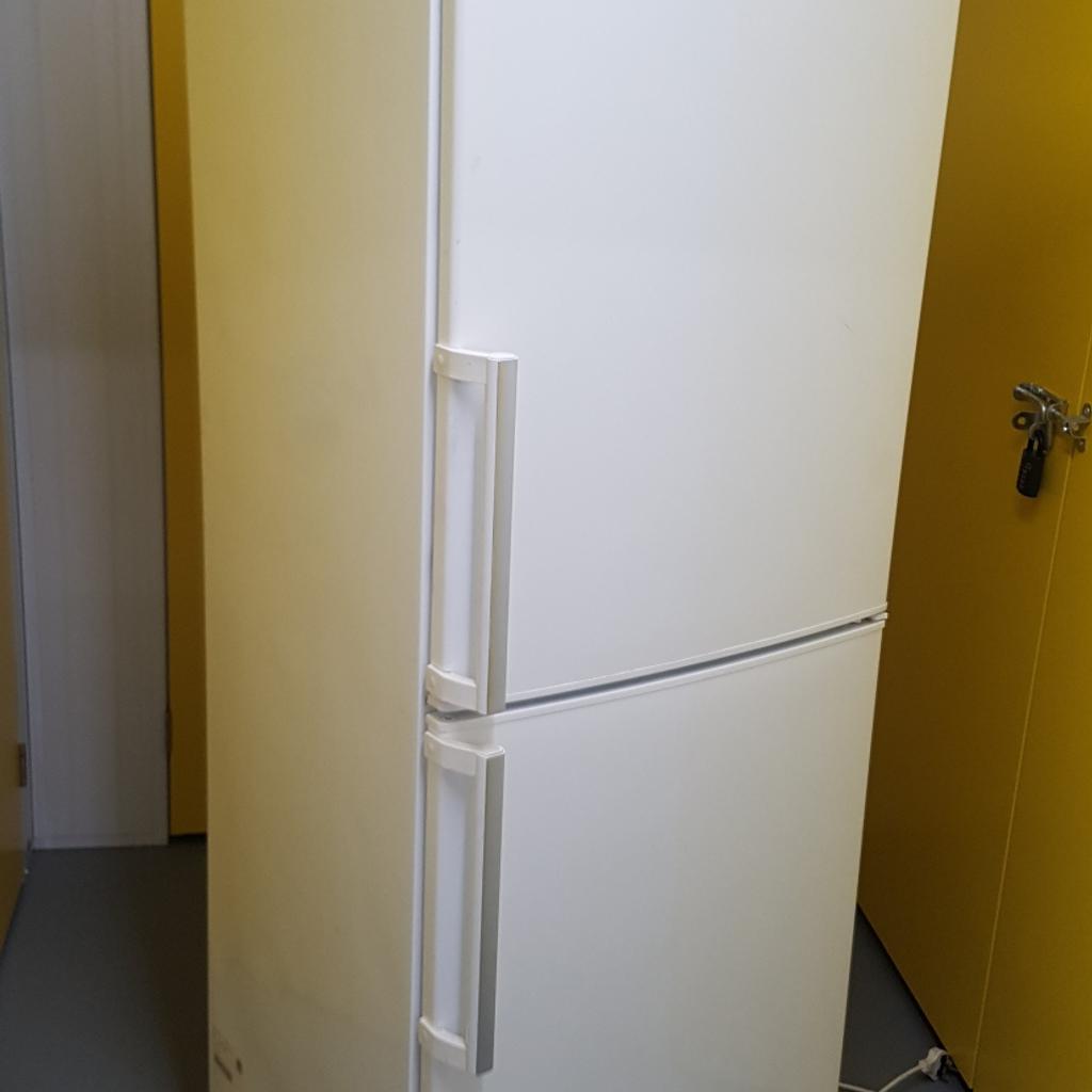 Bosch Exxcel A+ Frost Free Fridge Freezer in TW8 London for £95.00 for