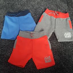 boys shorts size 2/3 in excllent condition