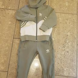 boys Adidas tracksuit size 3/4 in excllent condition