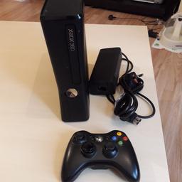 comes with controller plug in lead and HDMI. Fully working BUT WILL NOT CONNECT TO THE INTERNET FOR SOME REASON. I don't have the back to the controller
