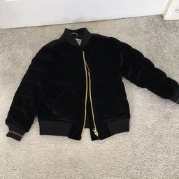 Padded velour jacket from m&s
Age 5-6
Perfect condition