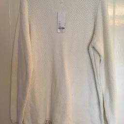 Bnwt size 22/24 white jumper with tassel detail along bottom. Tag price £32, postage to be added
