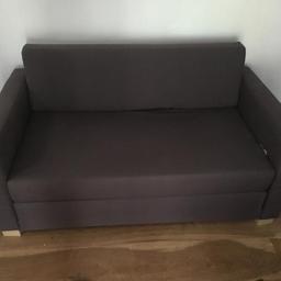 Pullout sofa bed.
Been used and kept storage.
Has slight material damage, but in good shape.
Pick up only.