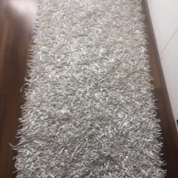 Weißer Teppich mit den Abmessungen 82x156 (BxL in cm) zu verschenken.

Nur Selbstabholung in St. Johann in Tirol