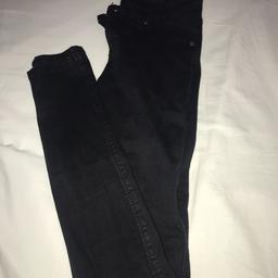 Från Dr Denim jeans 
Köpte de för 399
Fortfarande samma svarta färg sen när jag köpte de.
Mycket Stretch 
Stolek S