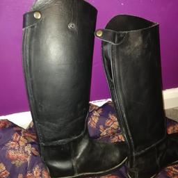 good condition size 7 long riding boots medium calf open to offers