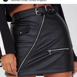 Mini skirt with zip detail 
Perfect condition 
Size 8