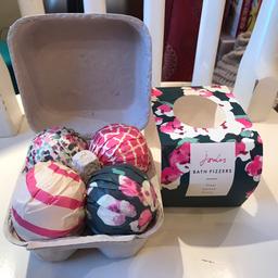 Joules Bath Fizzers (from boots) 
New - it was a gift but we don’t have a bath! 
Contains 4 x Bath Fizzers (see photos)
