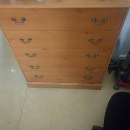 Hi,
Chest of Drawers Bedroom Furniture, Hallway Storage Tan 5 Drawers. Condition is Used.

Number of draws x 5

Colour: Dark Tan with a slight wood affect

Lovely deep draws for all your underwear, t-shirts, gym kit.

No feet so won't damage your floors.

Width: 78.5cm
Depth: 38.5cm
Height: 96cm