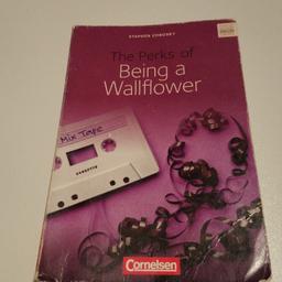 Ich verkaufe den englischsprachigen Jugendroman "The Perks of Being a Wallflower" von Stephen Chbosky.
Die Ausgabe enthält Wortübersetzungen, damit auch Englischlerner problemlos mit dem Lesen loslegen können.

Das Buch weist Gebrauchsspuren auf, da es mehrmals gelesen wurde.