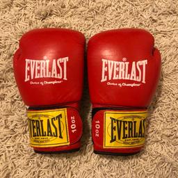 -10oz Everlast boxing gloves
-RRP £35
-Basically brand new, only used a handful of times (pardon the pun)
-One size fits all
-Perfect for taking to the gym or if you’re starting up boxing