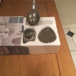 Brand new never been used bathroom set