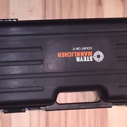 Original Gewehrkoffer Kunststoff von Steyr. Farbe schwarz. Maße innen ca. Länge 120 cm, Breite 23 cm .Neu und unbenutzt.