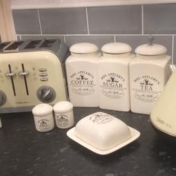 Electric 4slice toaster/electric kettle/ tea/sugar/coffee caddies/ butter dish/ salt and pepper bottles/vinegar bottle and oil bottle ,all in good condition only selling due to kitchen decoration .
Pick up only