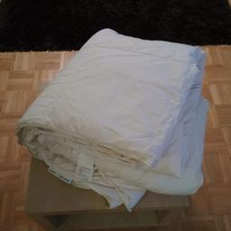 Verkaufe eine Bettdecke von IKEA
Maße: 240 x 220 cm
Gesamtgewicht: 2400 g