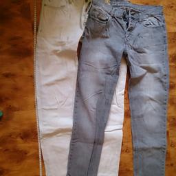 w32 L34
grau 
zum Knöpfen 
guter gebrauchter Zustand
dazu gibts die gleiche Jeans in weiss w32/l32 gratis, wegen Flecken, vielleicht fürs Upcycling für Kreative

Versand 4,50 oder Abholung