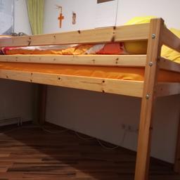 Halbhohes Hochbett, gebraucht, Höhe Liegefläche ca. 80 cm, super Stauraum oder Spielplatz unter dem Bett, auch für kleinere Kinder geeignet, wie auf dem Foto,