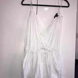 Casual white jumpsuit
Perfect for holiday or casual wear
Size medium