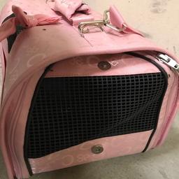 Verkaufe süsse rosa Transportbox für kleine Hunderassen oder auch Katzen oder andere Kleintiere geeignet. Neupreis waren 50€. Habe sie nur 1x benützt.

Privat Verkauf - Keine Garantie