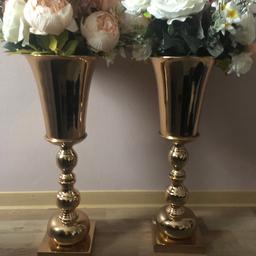 schöne große Vasen mit Kunstblumen