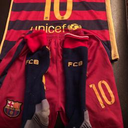 Full messi Barcelona kit complete with socks shorts and top with messi 10 on back .
Draw string on shorts 
Smoke free pet free home 
Good condition 
Rotherham 
S65