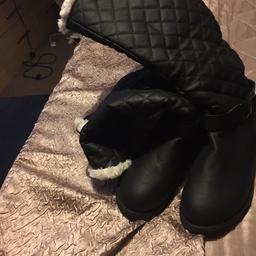 Black boots brand new with fur inside size 8
