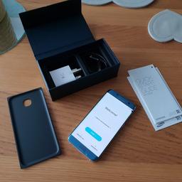 Samsung Galaxy S7 Edge Coral Blue complete with charger and original box. 

Handset is in full working order with an excellent battery. Sadly got cracked but it doesn't effect the screen or use of the phone at all. 

The worst of the crack is at the bottom but it isn't sharp. 

This is SIM free so can be used on any network.