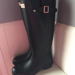 Black hunter wellies. Uk size 6.
From a smoke and pet-free home.
Hardly used.
Collection only