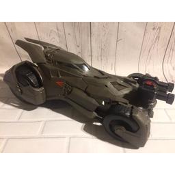 Batman v Superman Dawn of Justice Epic Strike Batmobile Vehicle.

Authentic, deluxe Epic Strike Batmobile inspired by the Batman vs Superman: Dawn of Justice movie

Breakaway hood for big battle action

Hood artillery fires projectiles

Fits 6 inch Batman v Superman: Dawn of justice figures, sold separately.

The vehicle is in a good condition but it’s unfortunate missing fires projectiles. Still nice toy to play with.
Postage £3.95 recorded.
