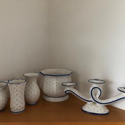 Verkaufe sehr gut erhaltenes Gmundner Keramik Set!
Das Set besteht aus 2 Vasen, einem Krug, einem Kerzenständer und einem Blumentopf!
Alle Stücke auch einzeln erhältlich!

Preis excl. Versand, Abholung in 4616 oder 4910!