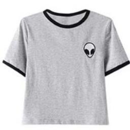 Grå t-shirt med alienmärke
Strl S
Aldrig använd
