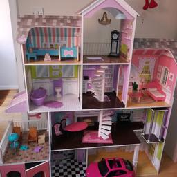KidKraft doll house in very good condition. Comes with furniture. Barbie car included. Dimensions 150cm tall, 150 length and 30 depth. The house has got a working lamp and the toilet and the piano makes noises, aslo moving lift between two floors.