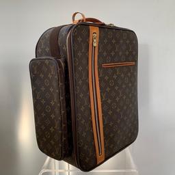 Authentic LV Monogram Canvas Bosphore Trolley 50 Rolling Luggage. 
Material: monogram coated canvas w leather trim 
Size: 18”x7.1”x15”
Packaging: original dust bag 
‼️Bag is in good condition JUST original keys are missing but lock is attached to the bag.